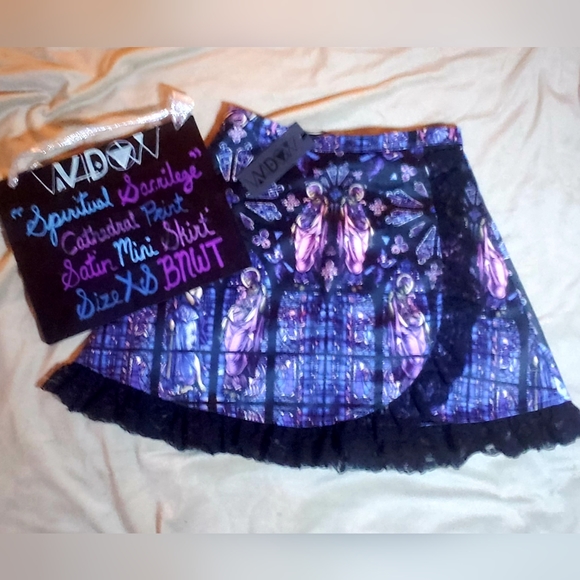 🕷 Widow: Spiritual Sacrilege Cathedral Print Satin Mini Skirt, Size XS, BNWT - Picture 16 of 16